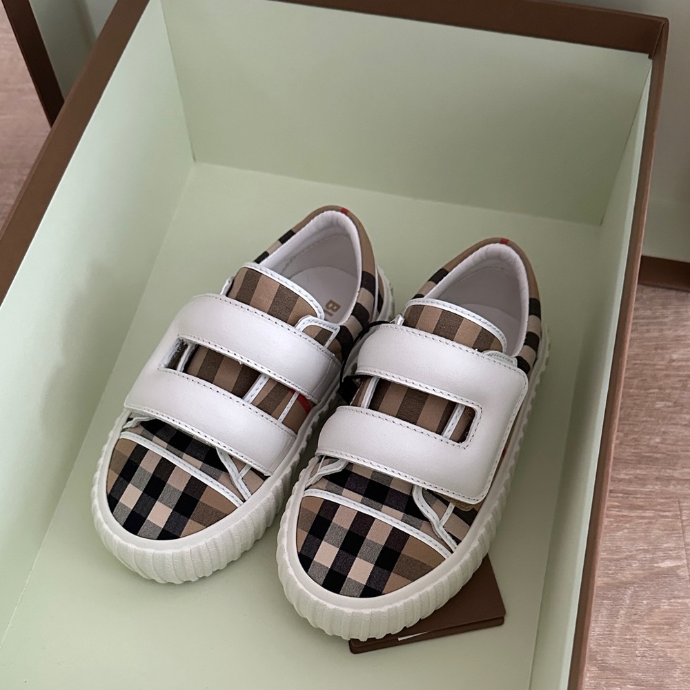 Burberry Kids Sneakers - Picture 4 of 4